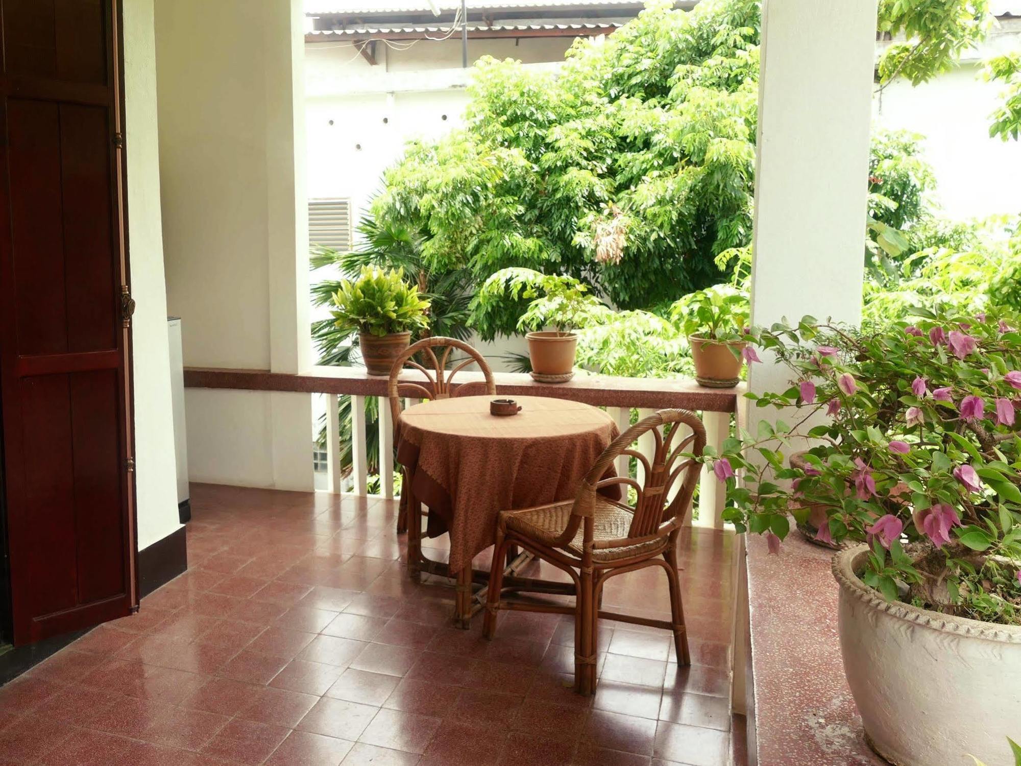 Lani'S House By The Ponds Hotel Vientiane Eksteriør billede