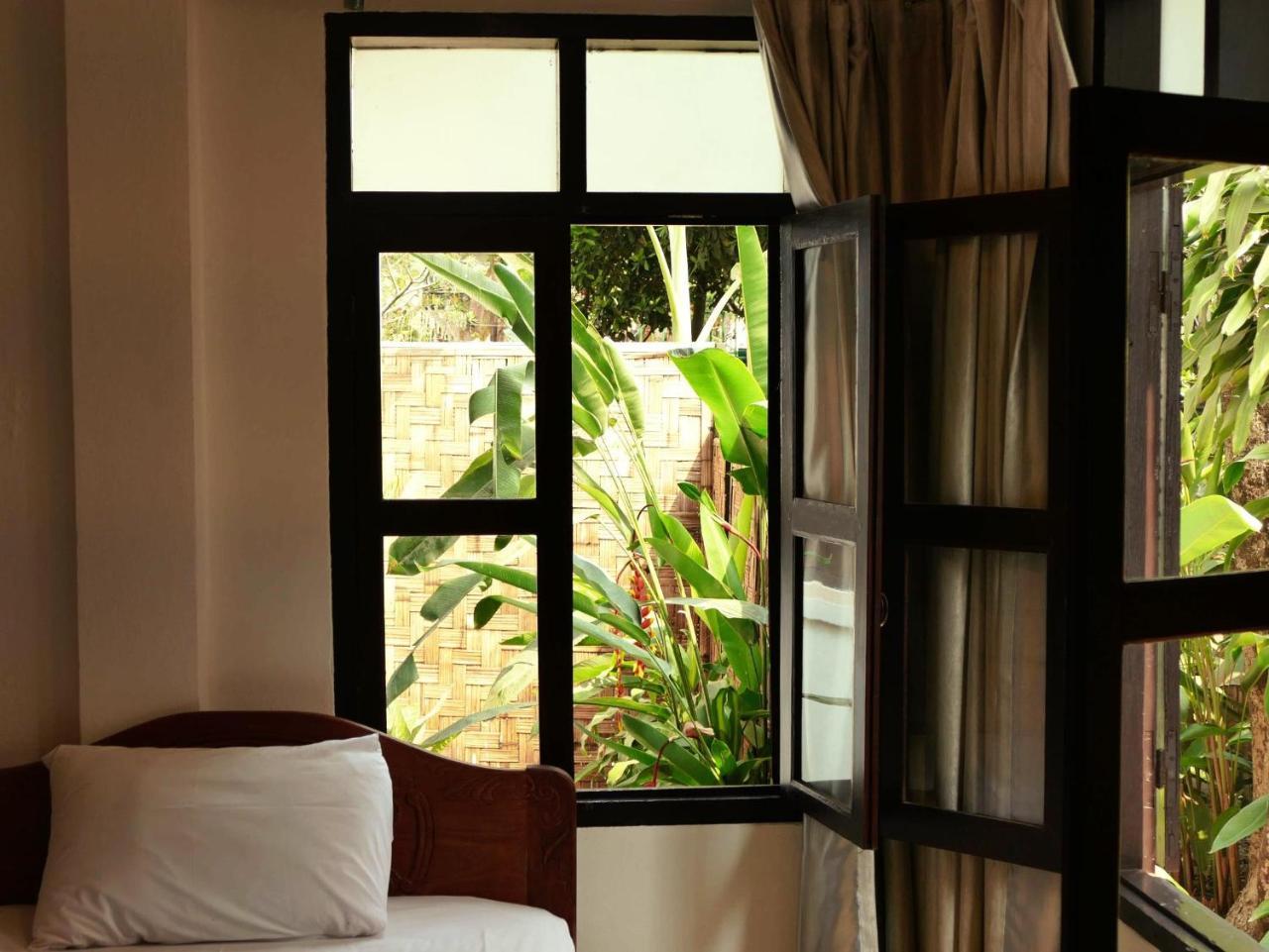 Lani'S House By The Ponds Hotel Vientiane Eksteriør billede